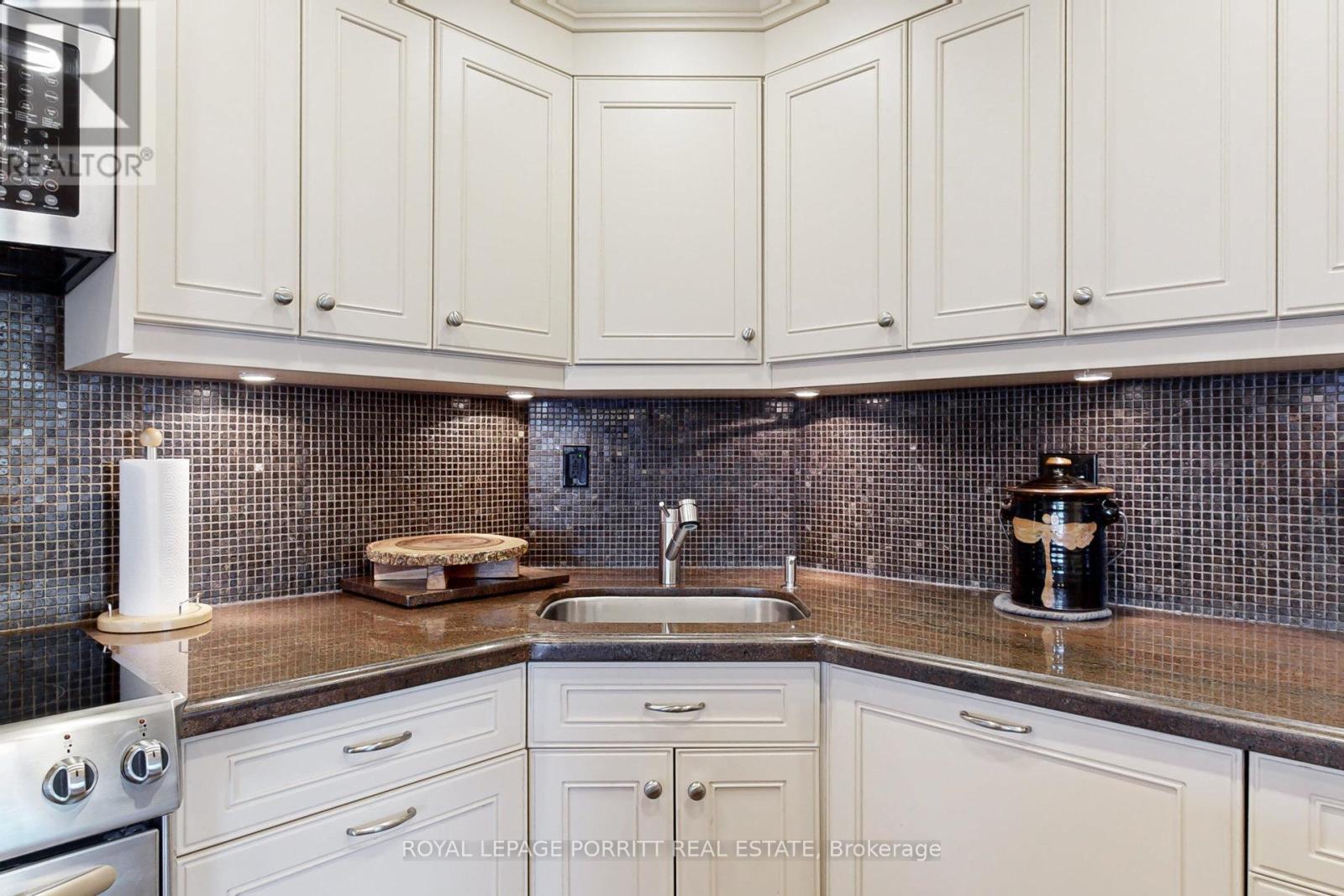 #2005 - 1400 Dixie Road, Mississauga, Ontario  L5E 3E1 - Photo 13 - W12554292