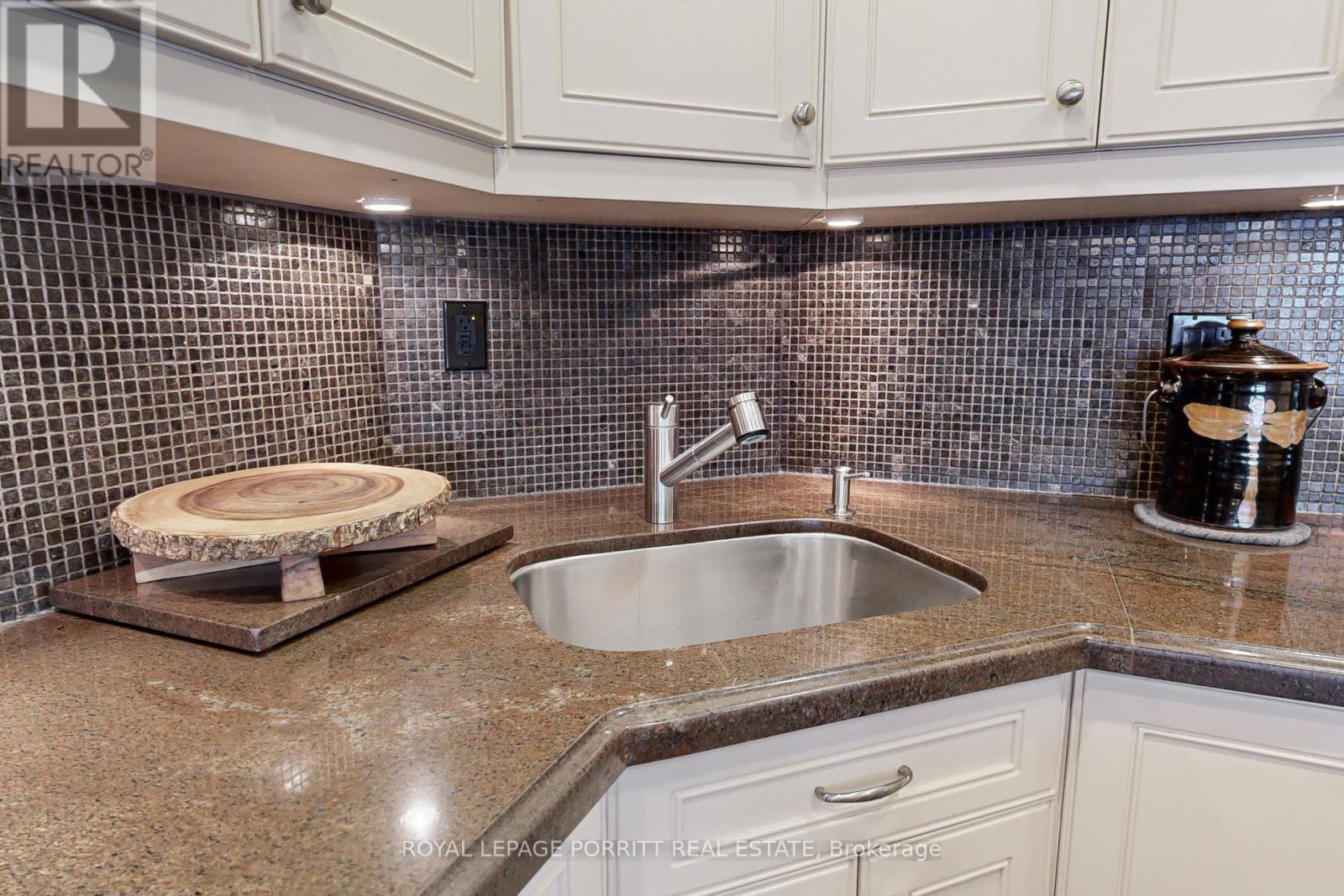 #2005 - 1400 Dixie Road, Mississauga, Ontario  L5E 3E1 - Photo 14 - W12554292