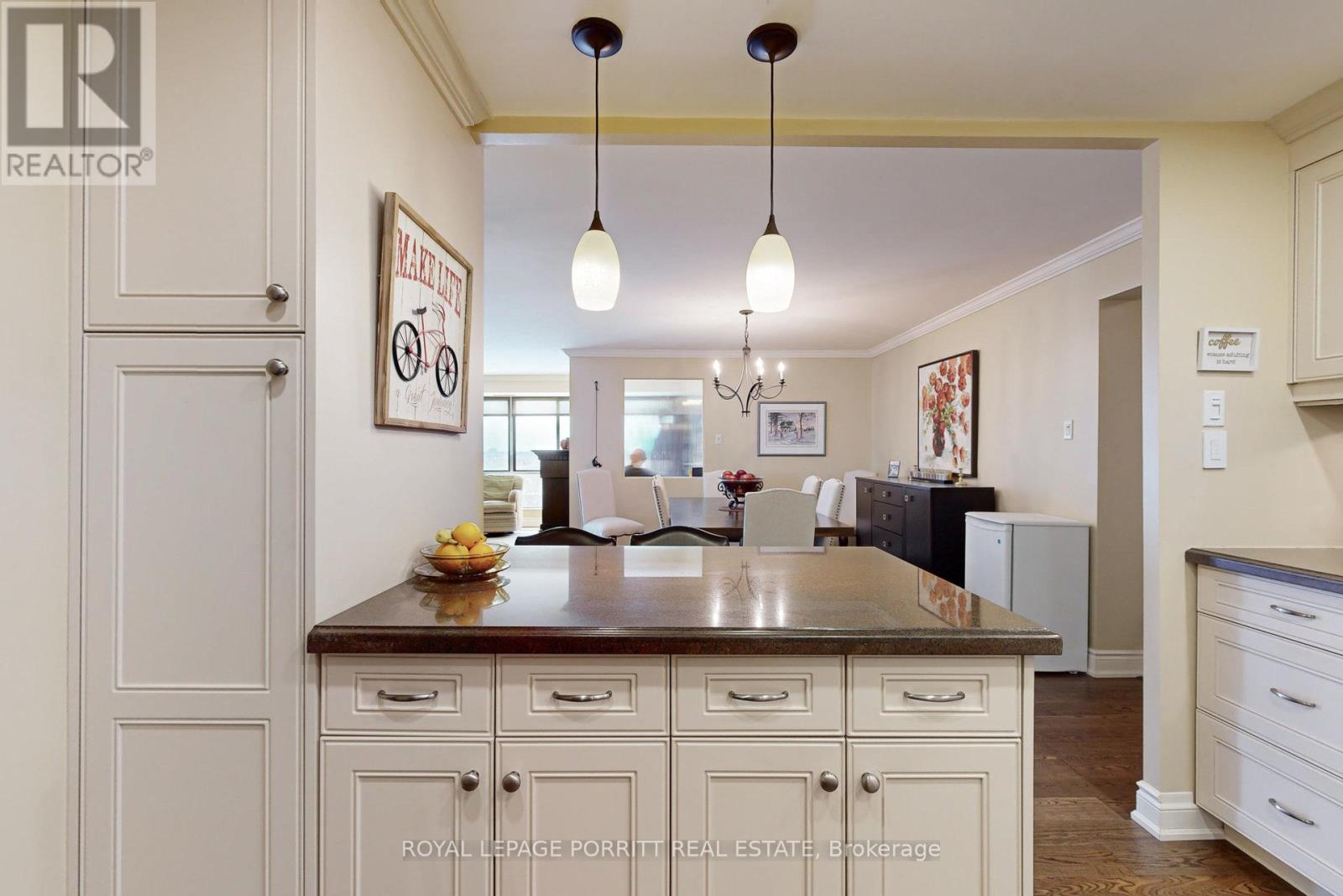 #2005 - 1400 Dixie Road, Mississauga, Ontario  L5E 3E1 - Photo 18 - W12554292