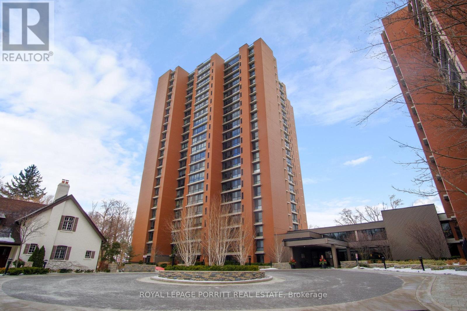 #2005 - 1400 Dixie Road, Mississauga, Ontario  L5E 3E1 - Photo 2 - W12554292