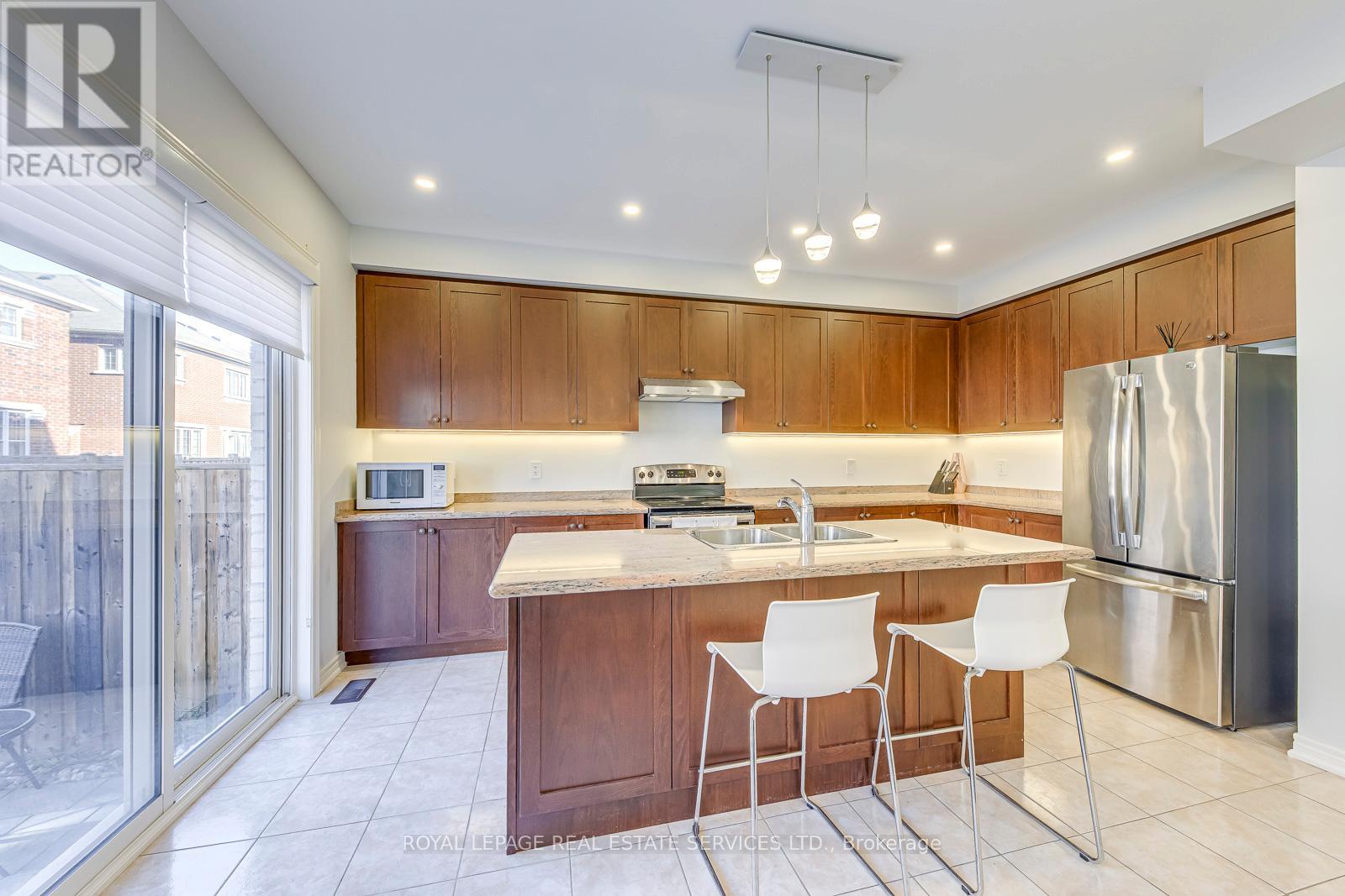 563 Settlers Road W, Oakville, Ontario  L6M 1N7 - Photo 13 - W12554312