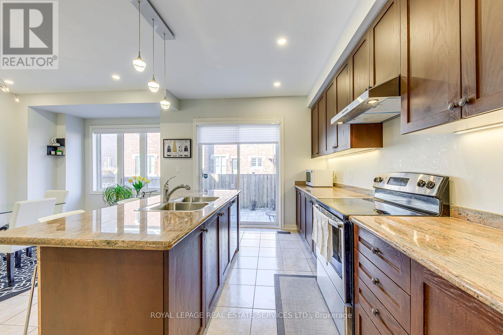 563 Settlers Road W, Oakville, Ontario  L6M 1N7 - Photo 16 - W12554312