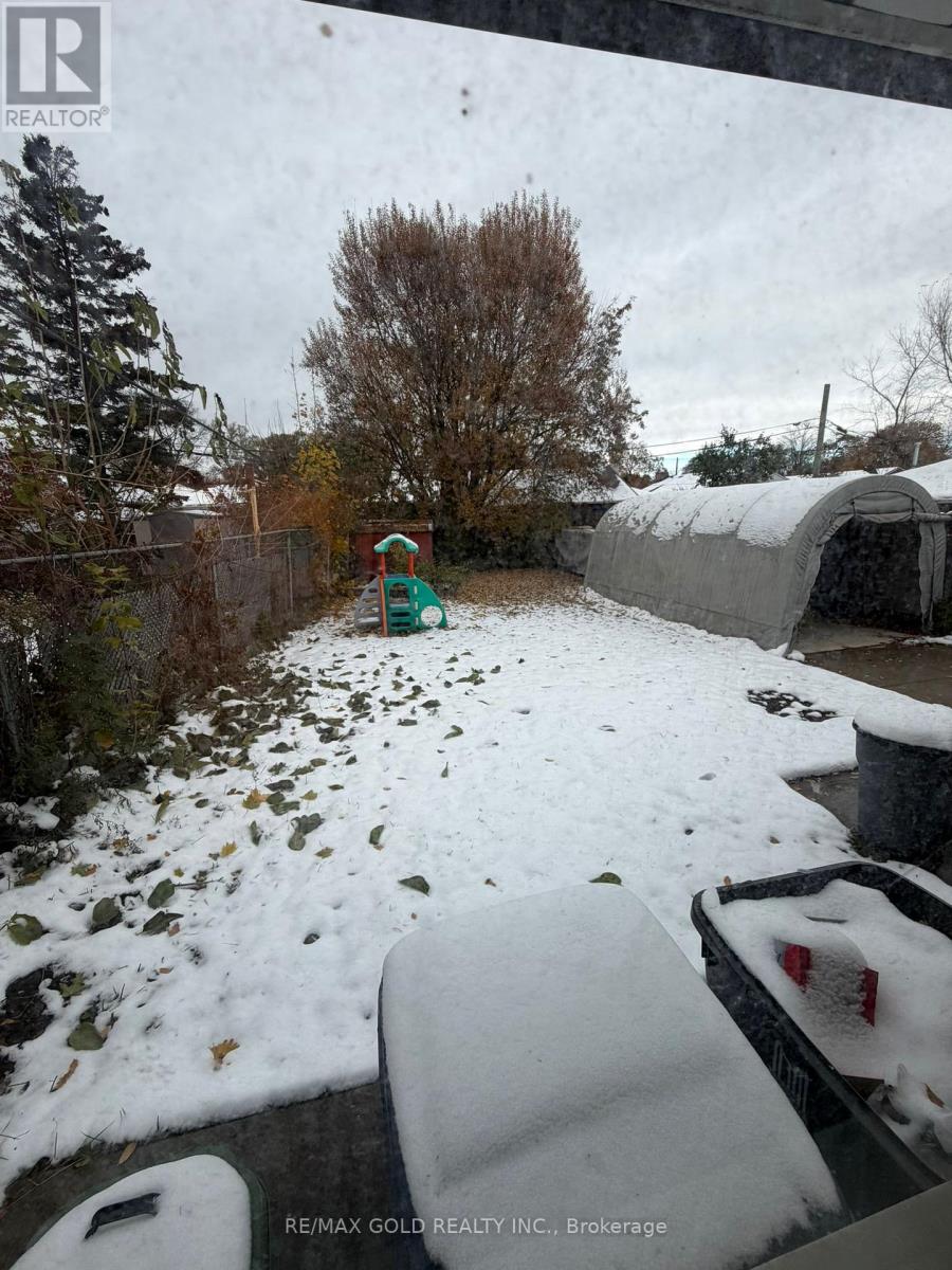 Upper - 26 Moncrieff Drive, Toronto, Ontario M9W 2R2 - Photo 9 - W12554372