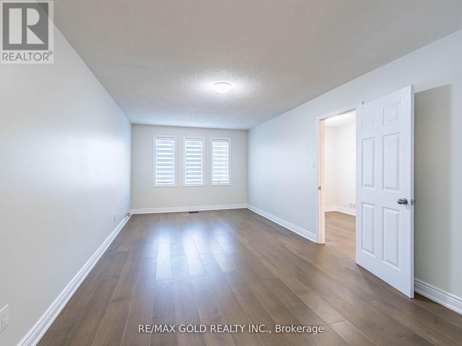 Upper - 3 Hawkway Court, Brampton, Ontario  L6Y 4K7 - Photo 23 - W12554382