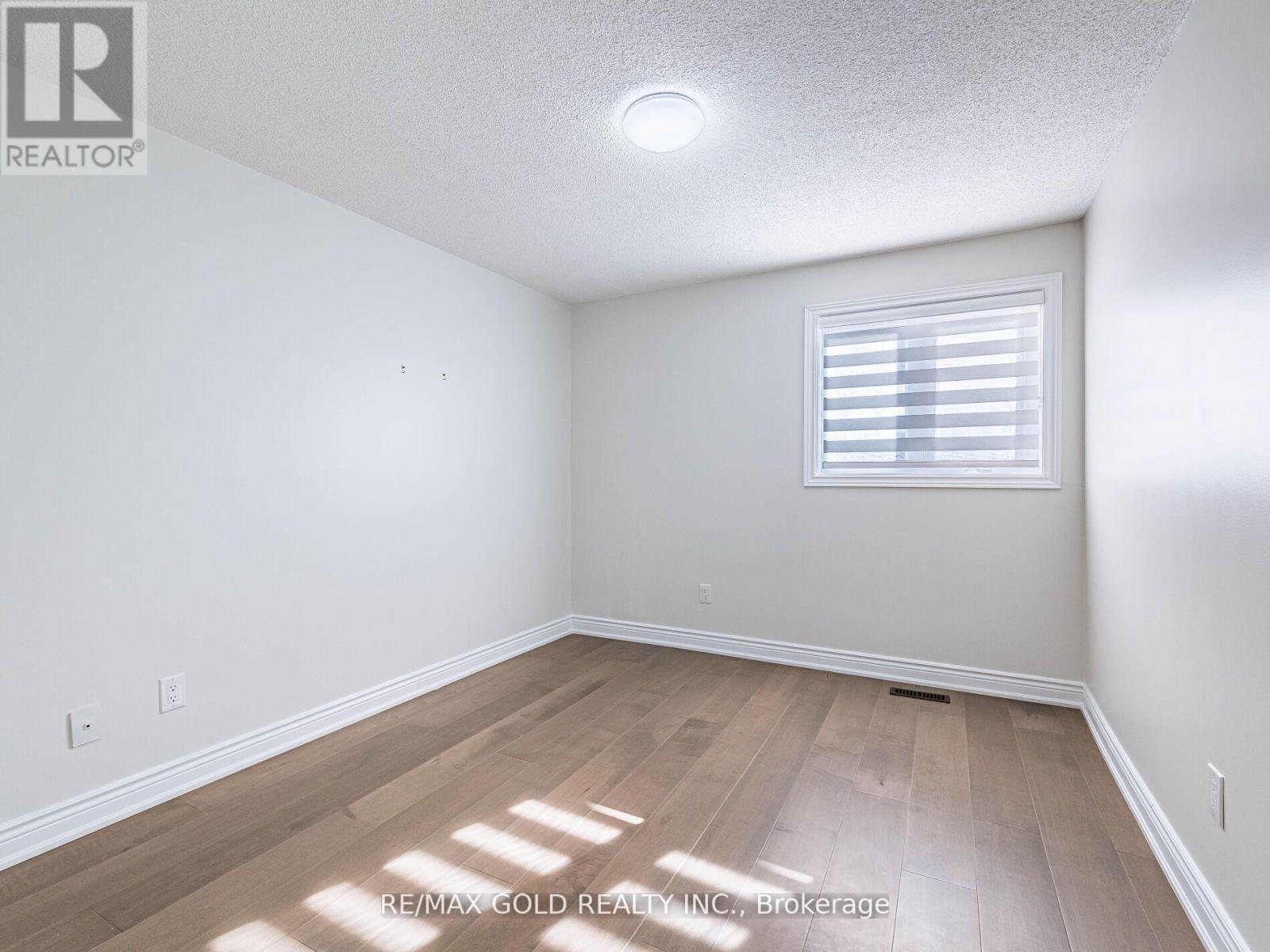 Upper - 3 Hawkway Court, Brampton, Ontario  L6Y 4K7 - Photo 31 - W12554382