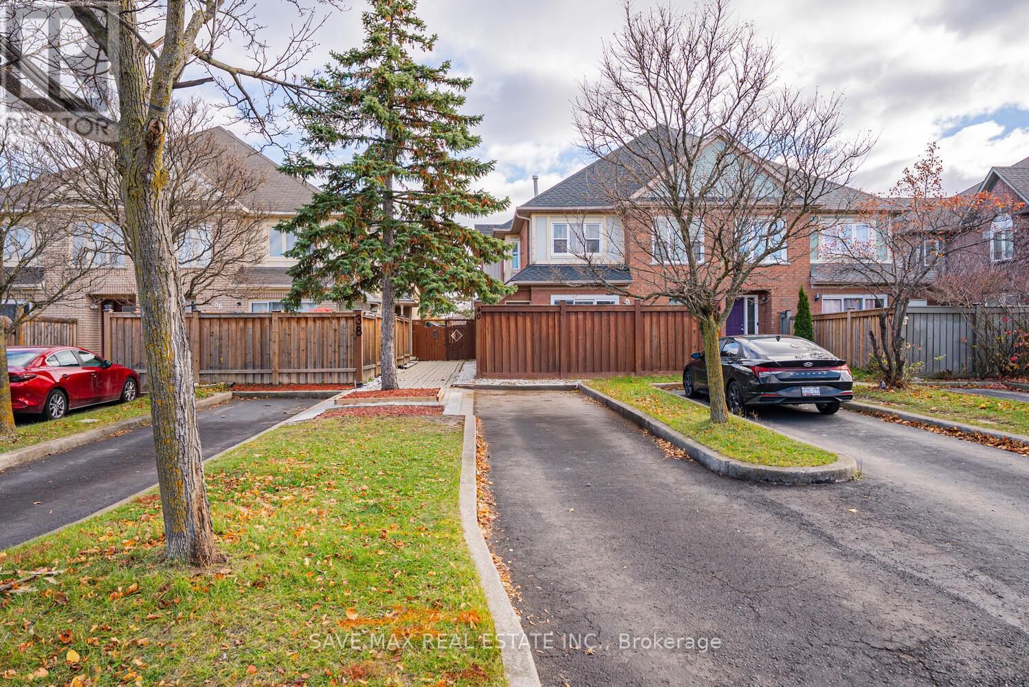 40 Blue Spruce Street, Brampton, Ontario  L6R 1C5 - Photo 4 - W12554388