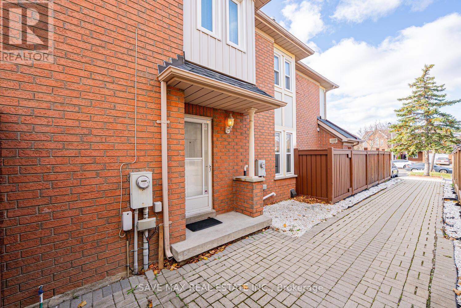 40 Blue Spruce Street, Brampton, Ontario  L6R 1C5 - Photo 8 - W12554388