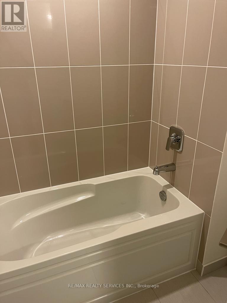 1019 - 35 Watergarden Drive, Mississauga, Ontario  L5R 1B2 - Photo 8 - W12554456