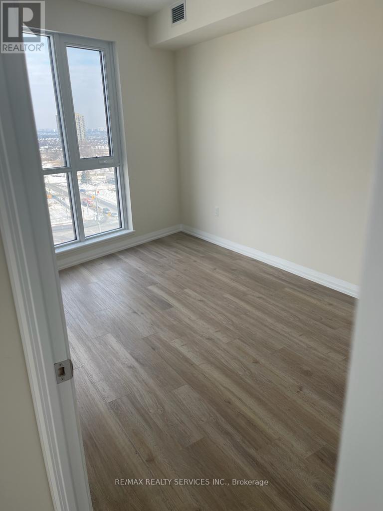 1019 - 35 Watergarden Drive, Mississauga, Ontario  L5R 1B2 - Photo 9 - W12554456