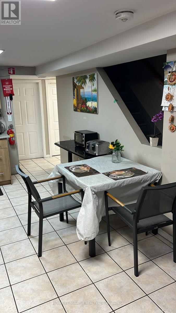 Room Only - 100 Torrance Woods, Brampton, Ontario  L6Y 4L7 - Photo 2 - W12554466