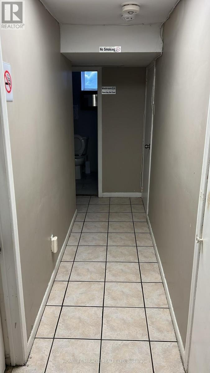 Room Only - 100 Torrance Woods, Brampton, Ontario  L6Y 4L7 - Photo 3 - W12554466