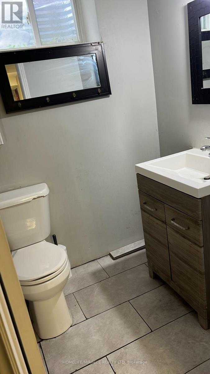 Room Only - 100 Torrance Woods, Brampton, Ontario  L6Y 4L7 - Photo 4 - W12554466