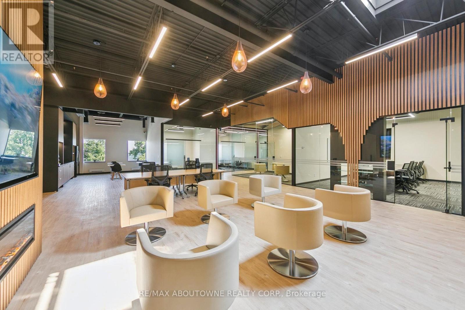 211 - 320 Matheson Boulevard W, Mississauga, Ontario  L5R 3R1 - Photo 10 - W12554492