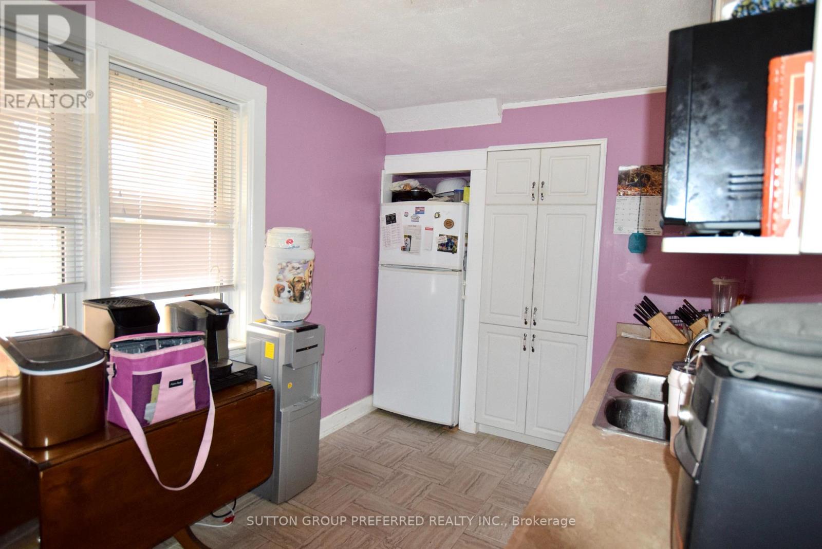 246 Elizabeth Street, Southwest Middlesex, Ontario N0L 1M0 - Photo 7 - X12554576