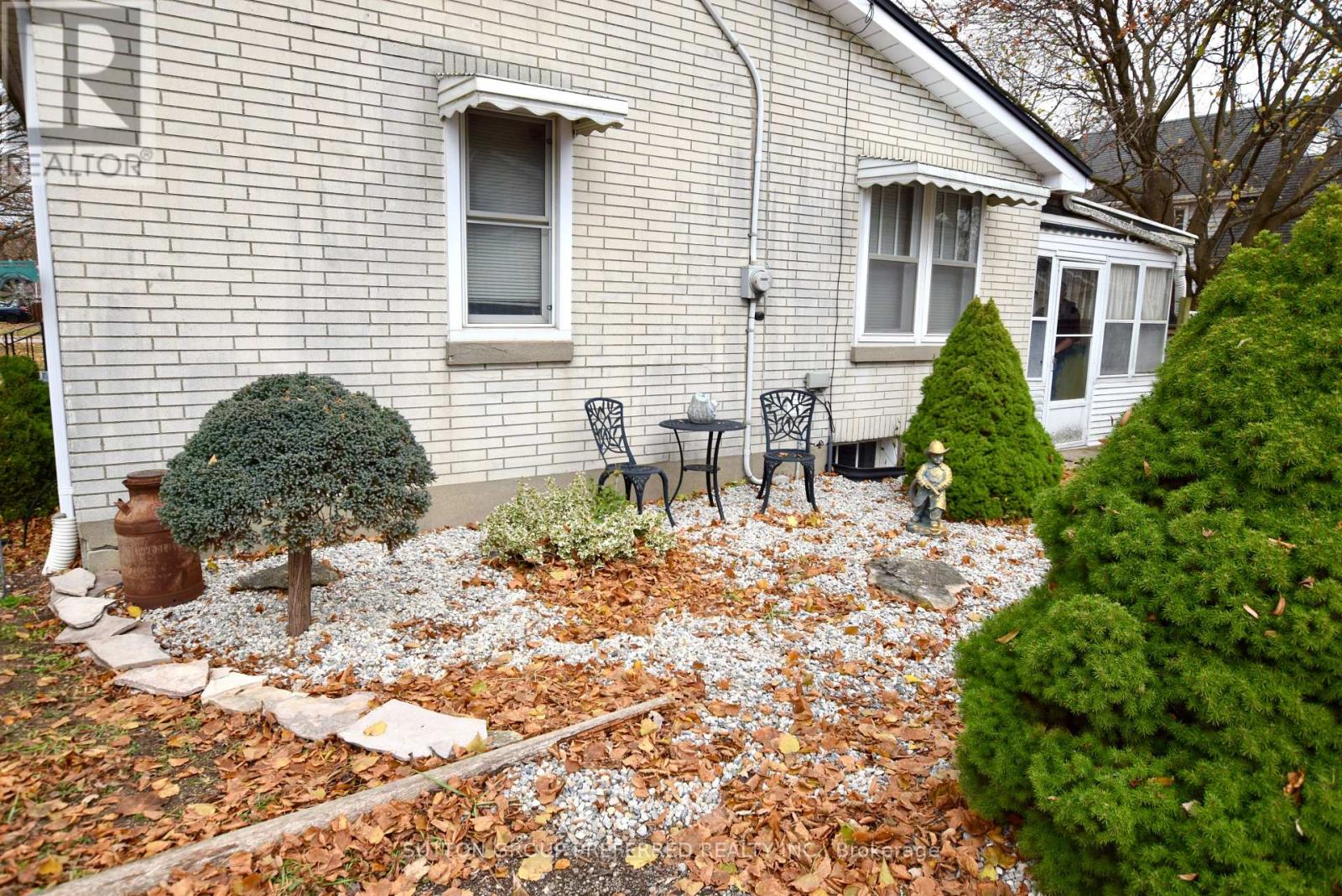 246 Elizabeth Street, Southwest Middlesex, Ontario N0L 1M0 - Photo 9 - X12554576