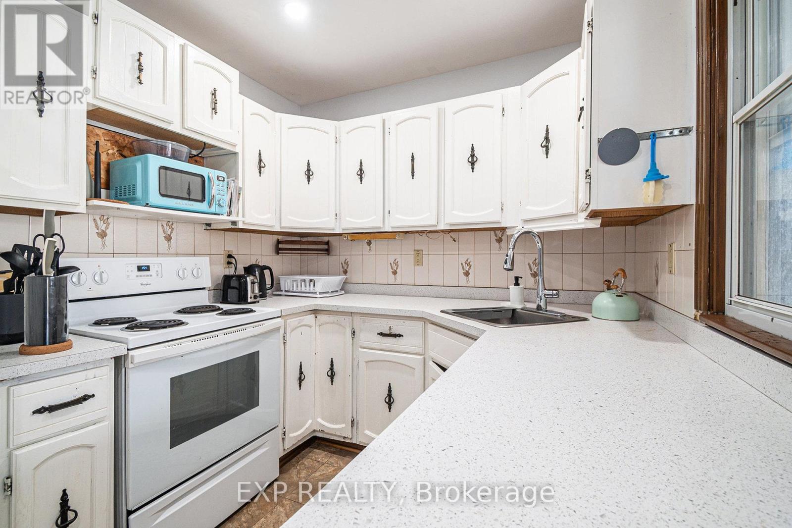 329 Donald Street, Ottawa, Ontario  K1K 1M4 - Photo 7 - X12554652