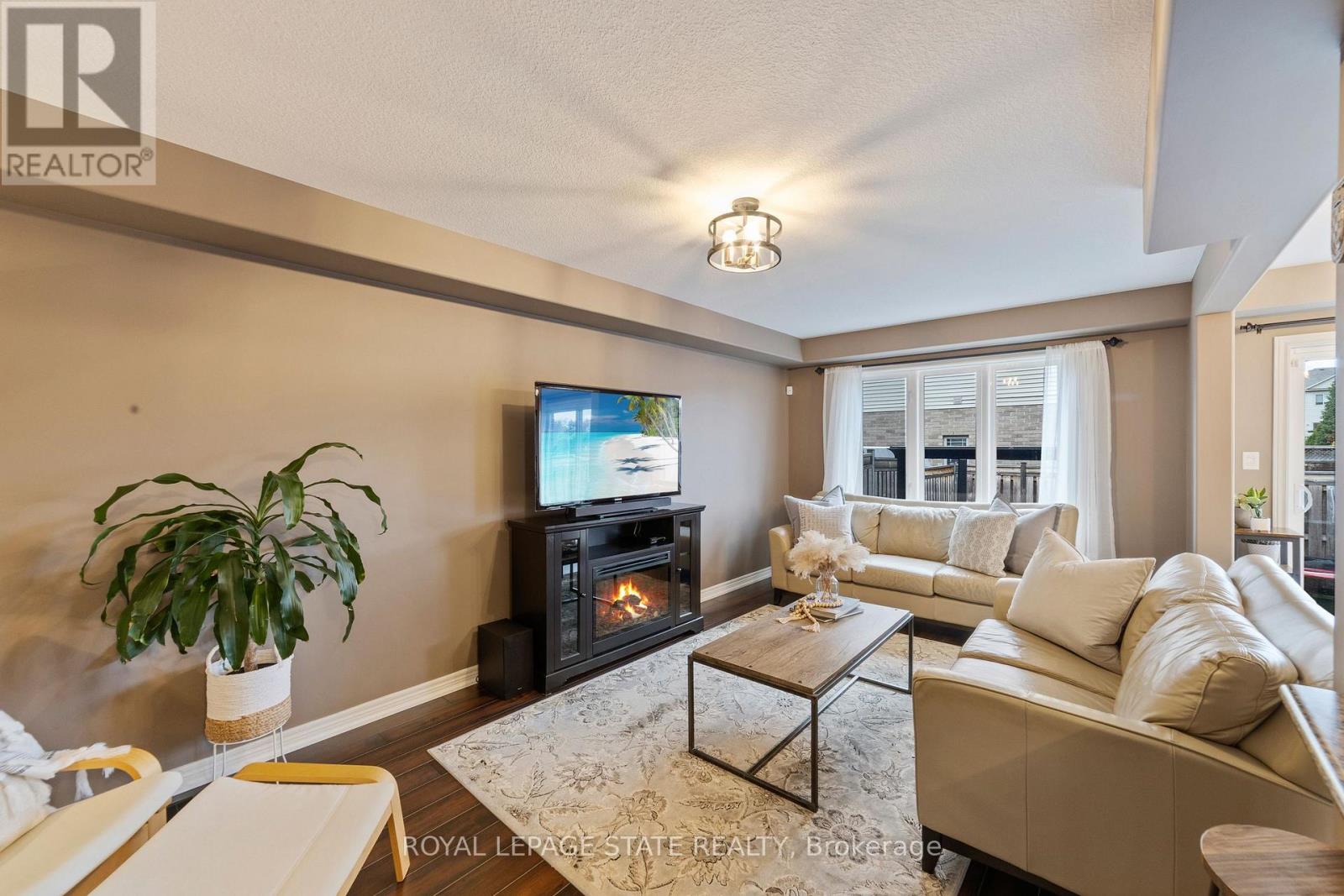 51 Cedar Street, Grimsby, Ontario  L3M 0B7 - Photo 8 - X12554308