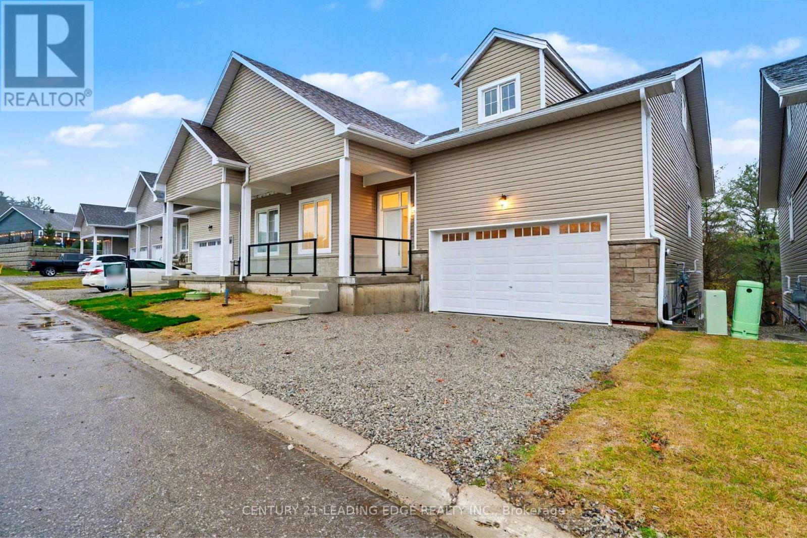 8 Turnberry Court, Bracebridge, Ontario  P1L 0N5 - Photo 2 - X12554352