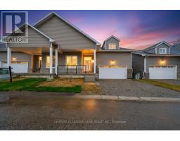 8 TURNBERRY COURT, Bracebridge, Ontario