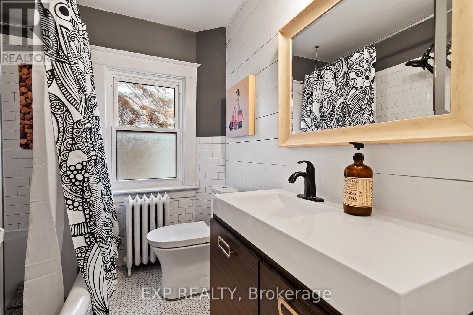 231 Charlotte Street, Port Colborne, Ontario  L3K 3E5 - Photo 23 - X12554374