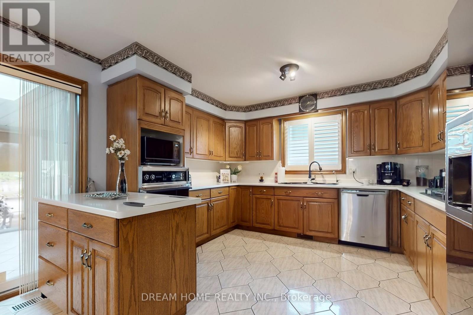 7737 Mount Carmel Boulevard, Niagara Falls, Ontario  L2H 2Y3 - Photo 11 - X12554428