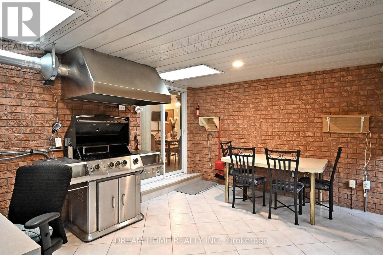 7737 Mount Carmel Boulevard, Niagara Falls, Ontario  L2H 2Y3 - Photo 13 - X12554428