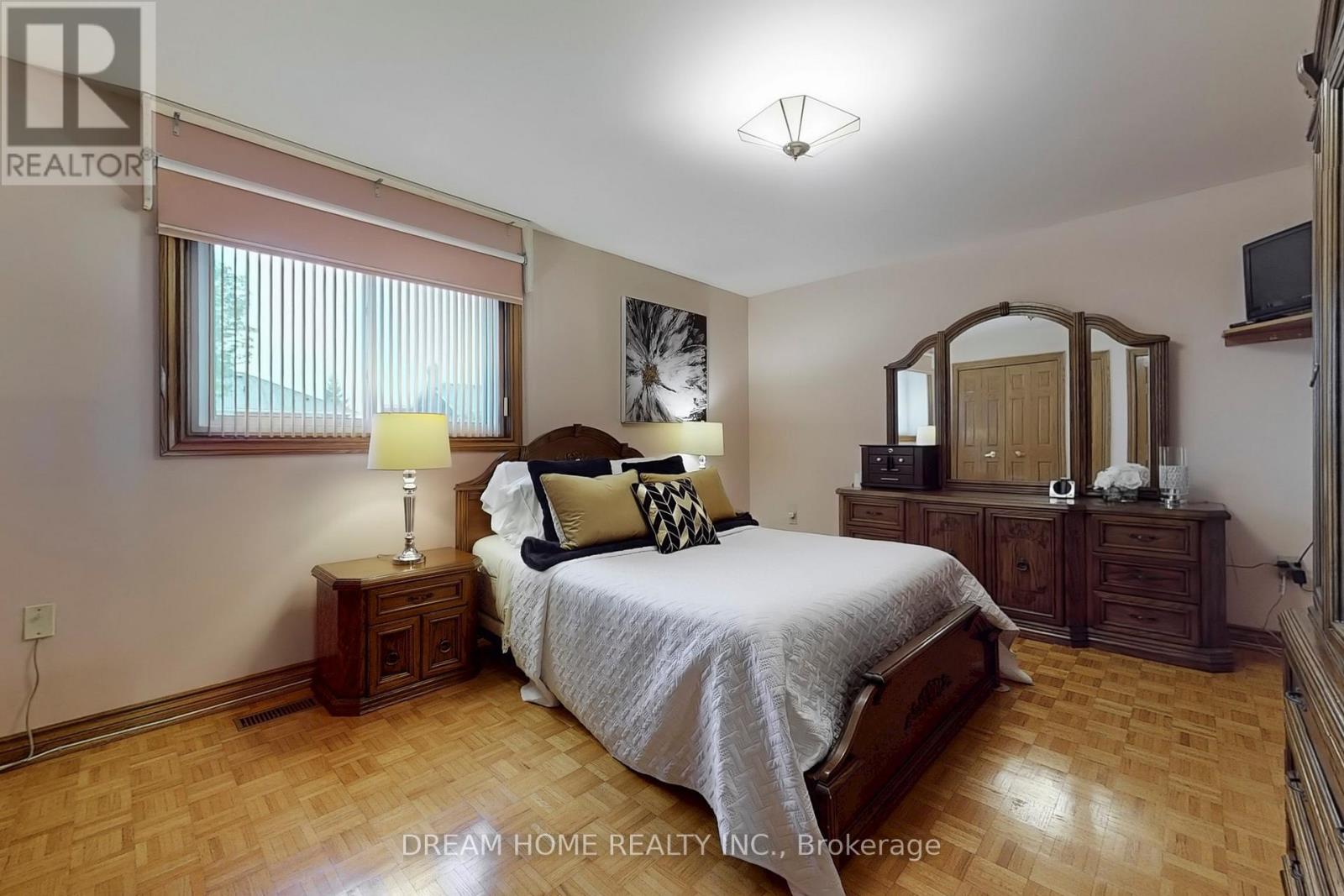 7737 Mount Carmel Boulevard, Niagara Falls, Ontario  L2H 2Y3 - Photo 16 - X12554428