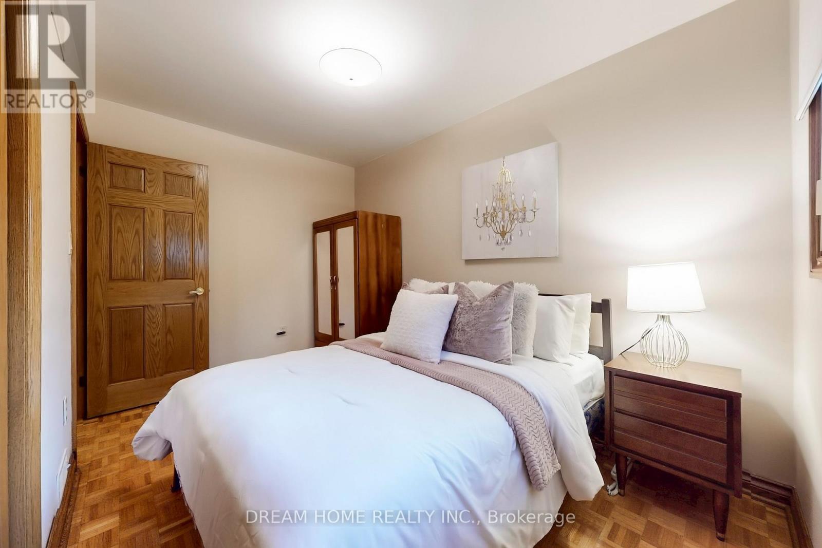 7737 Mount Carmel Boulevard, Niagara Falls, Ontario  L2H 2Y3 - Photo 21 - X12554428