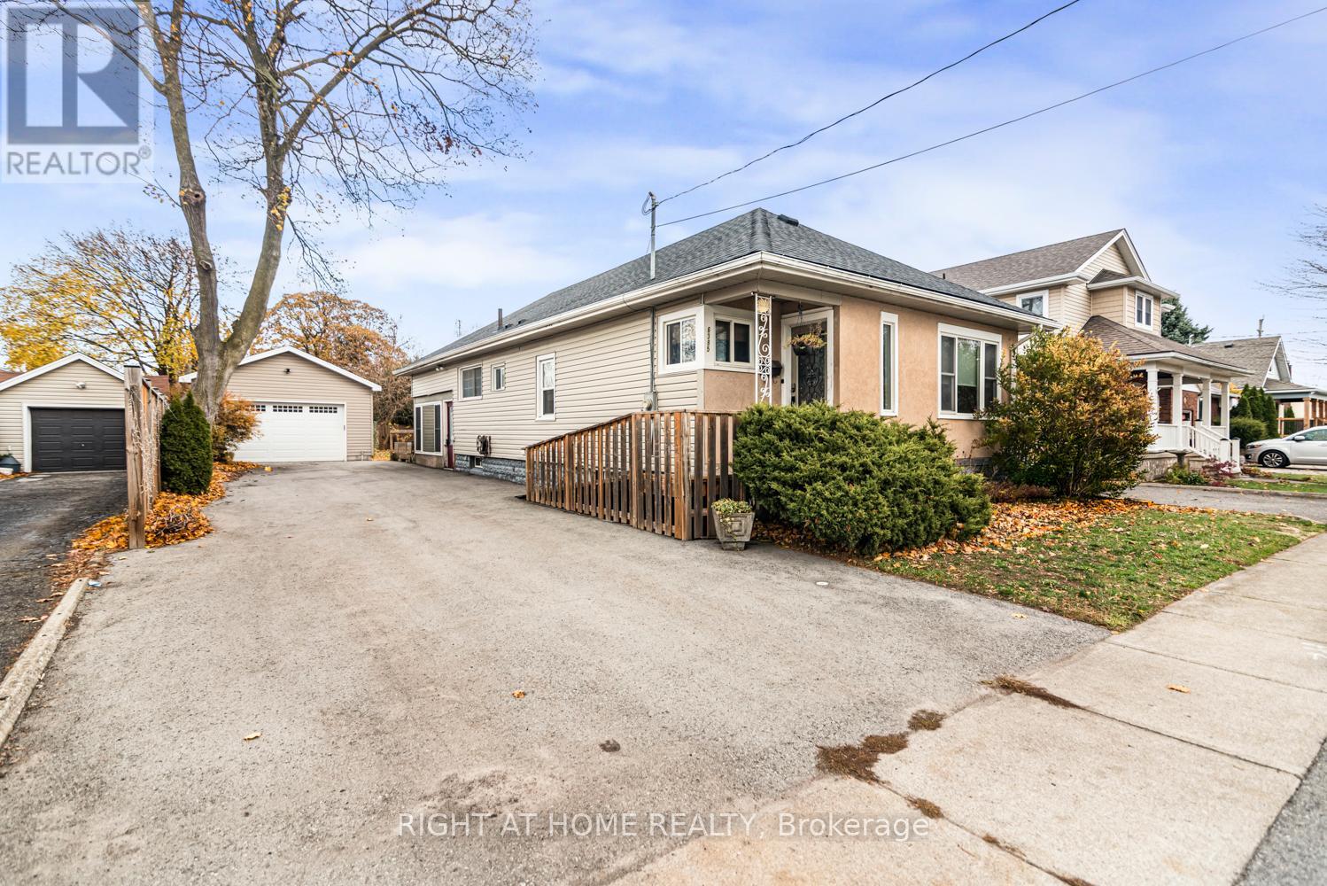 6385 Crawford Street, Niagara Falls, Ontario  L2E 5Y9 - Photo 2 - X12554468