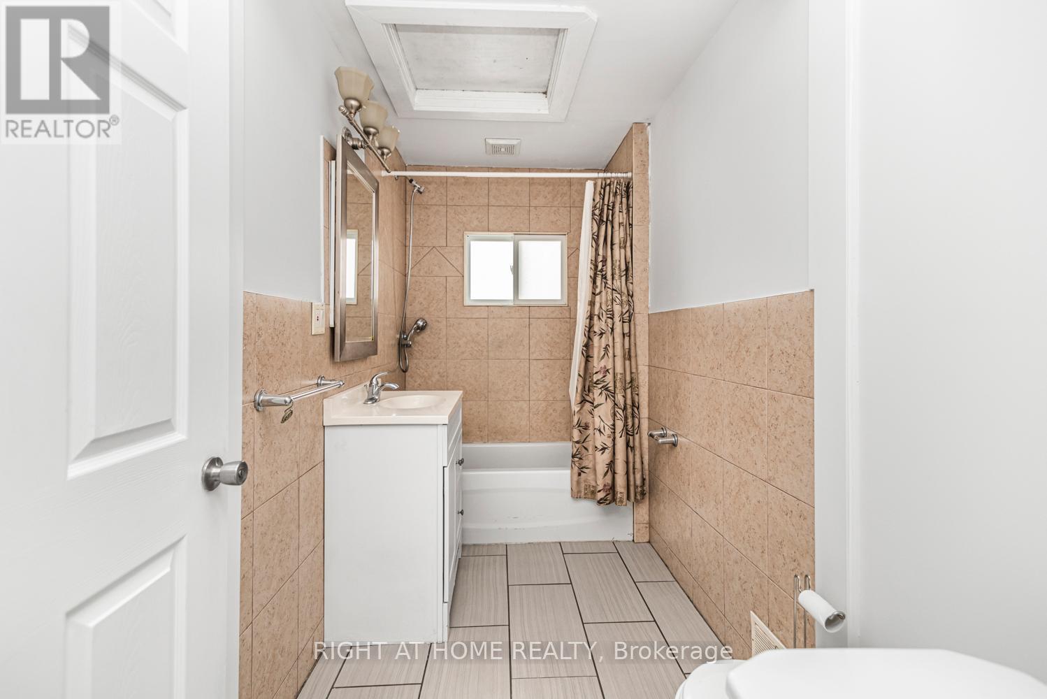 6385 Crawford Street, Niagara Falls, Ontario  L2E 5Y9 - Photo 25 - X12554468