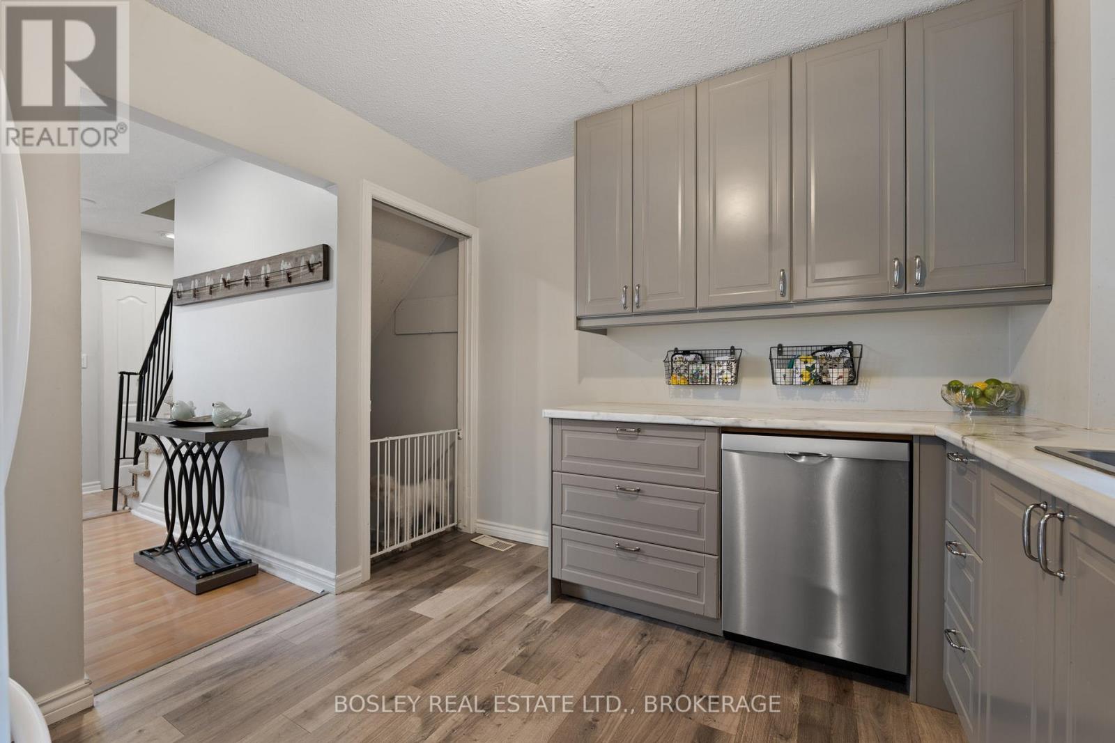 26 Allan Drive, St. Catharines, Ontario  L2N 5S5 - Photo 10 - X12554586