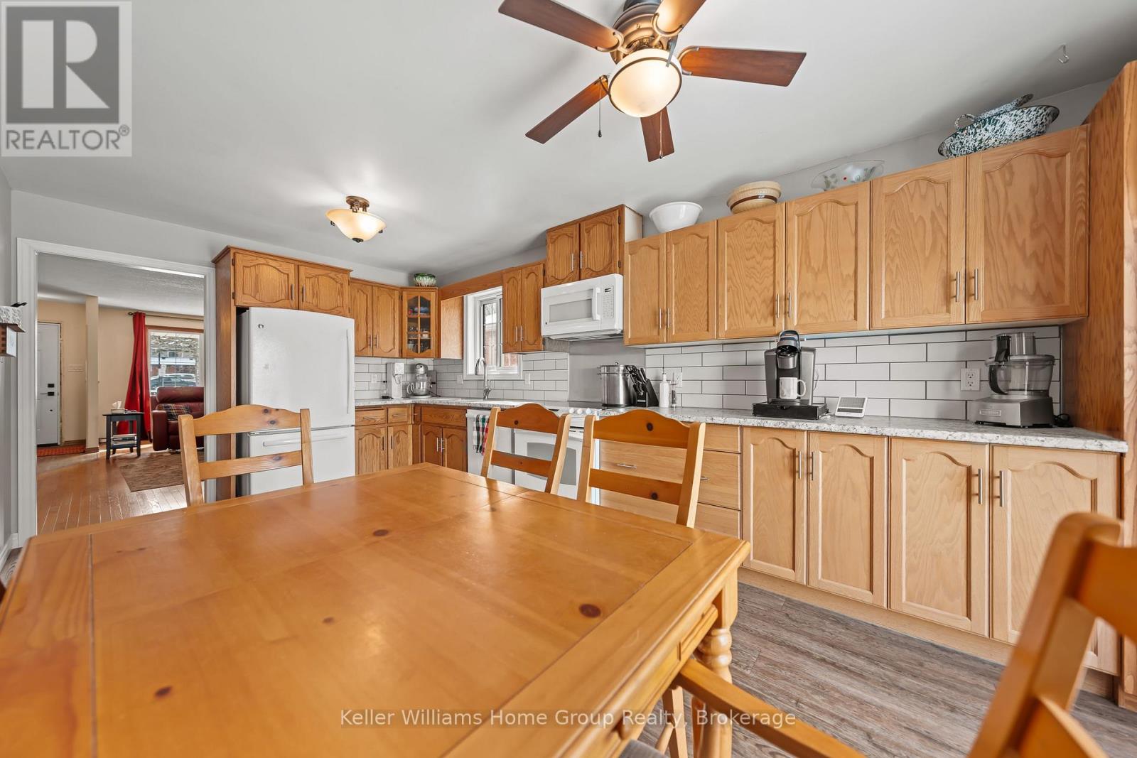 423 King Street E, Wellington North, Ontario  N0G 2L2 - Photo 12 - X12554192