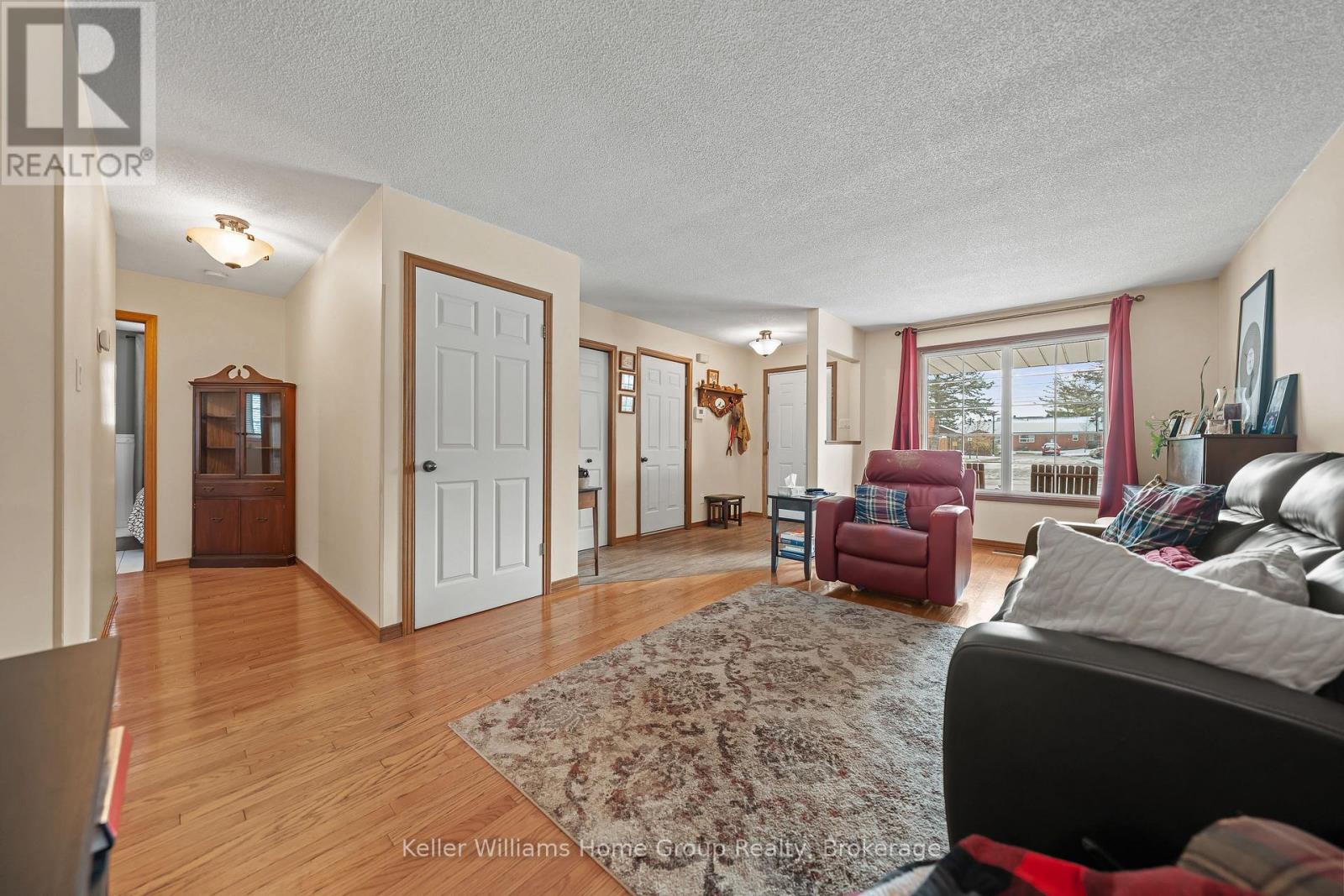 423 King Street E, Wellington North, Ontario  N0G 2L2 - Photo 17 - X12554192