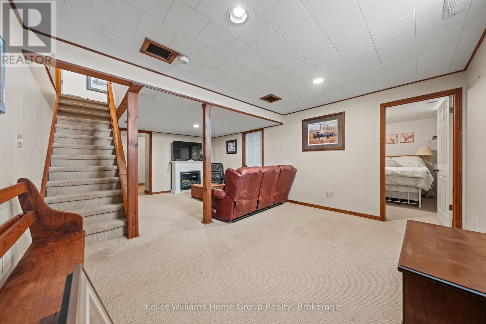 423 King Street E, Wellington North, Ontario  N0G 2L2 - Photo 26 - X12554192