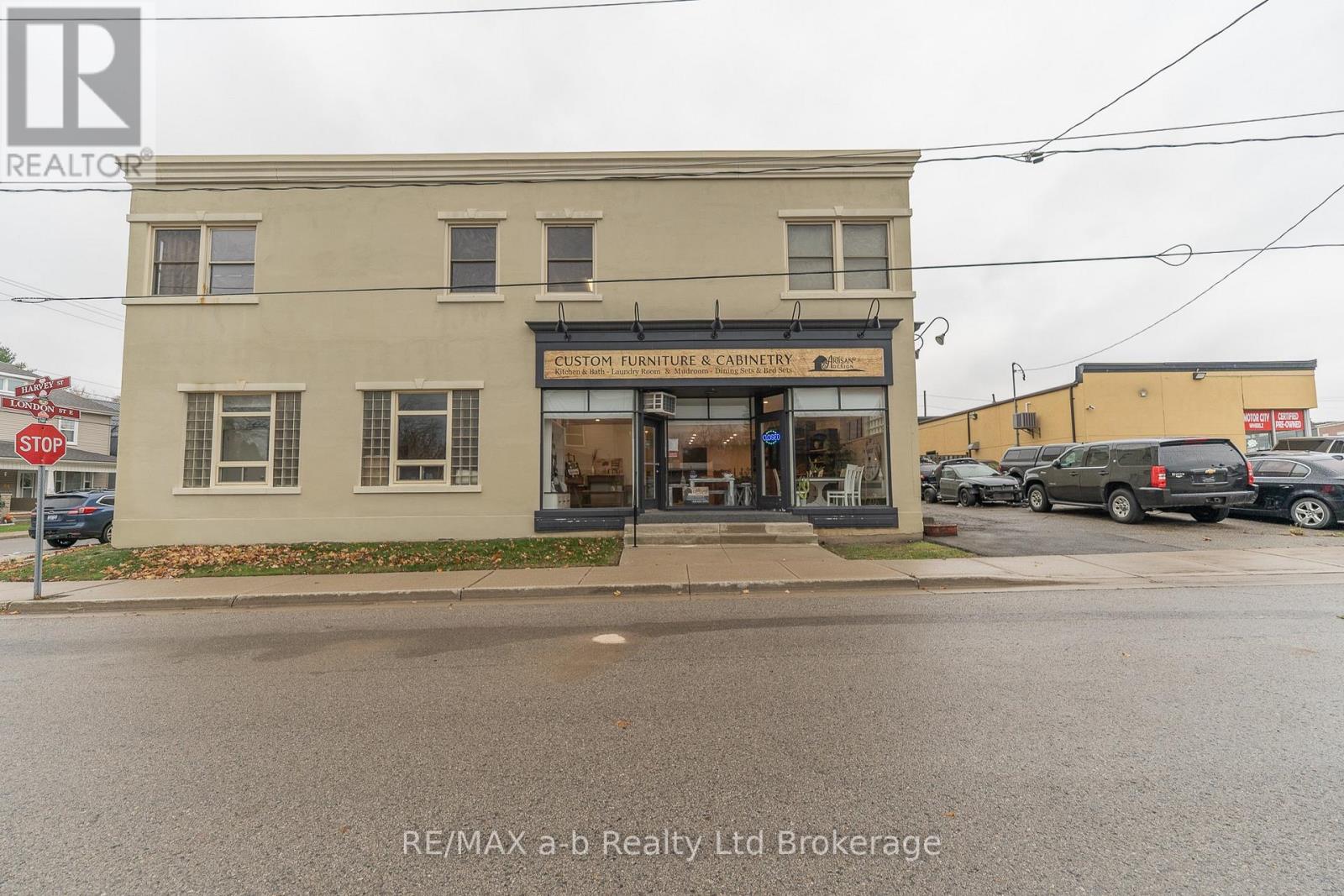 5 Harvey Street, Tillsonburg, Ontario N4G 3J4 - Photo 2 - X12554646