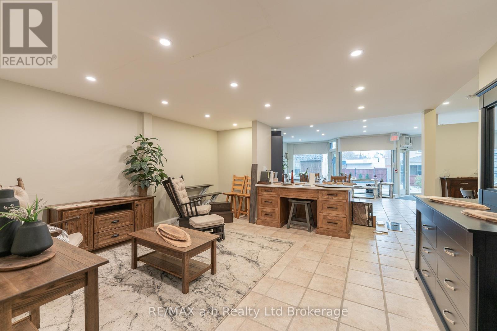 5 Harvey Street, Tillsonburg, Ontario N4G 3J4 - Photo 6 - X12554646