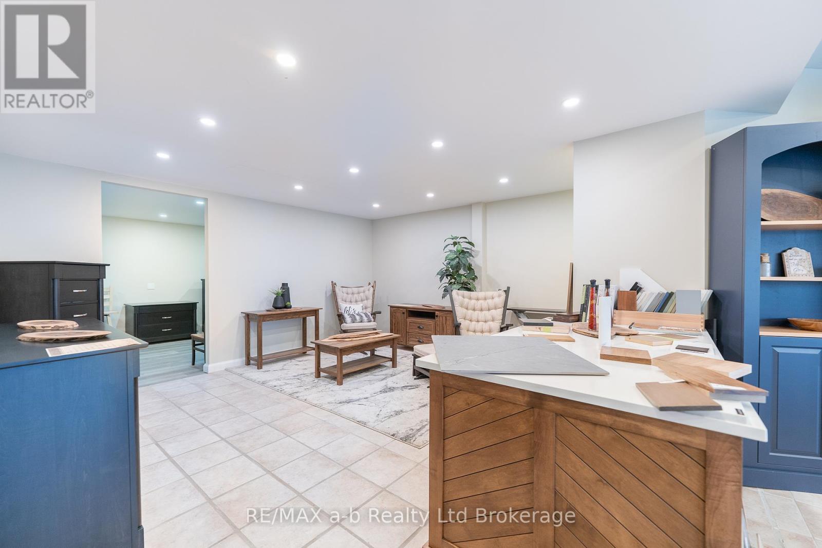 5 Harvey Street, Tillsonburg, Ontario N4G 3J4 - Photo 8 - X12554646