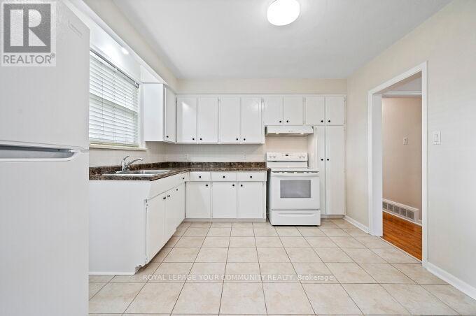 4 Windsor Road, Toronto, Ontario M9R 3E9 - Photo 11 - W12550808