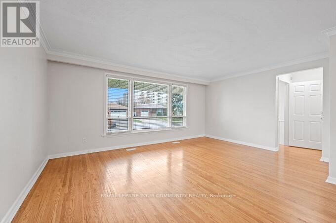 4 Windsor Road, Toronto, Ontario M9R 3E9 - Photo 5 - W12550808