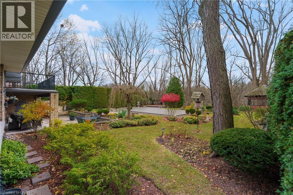 2 Walnut Grove, Dundas, Ontario L9H 3M4 - Photo 2 - 40788881