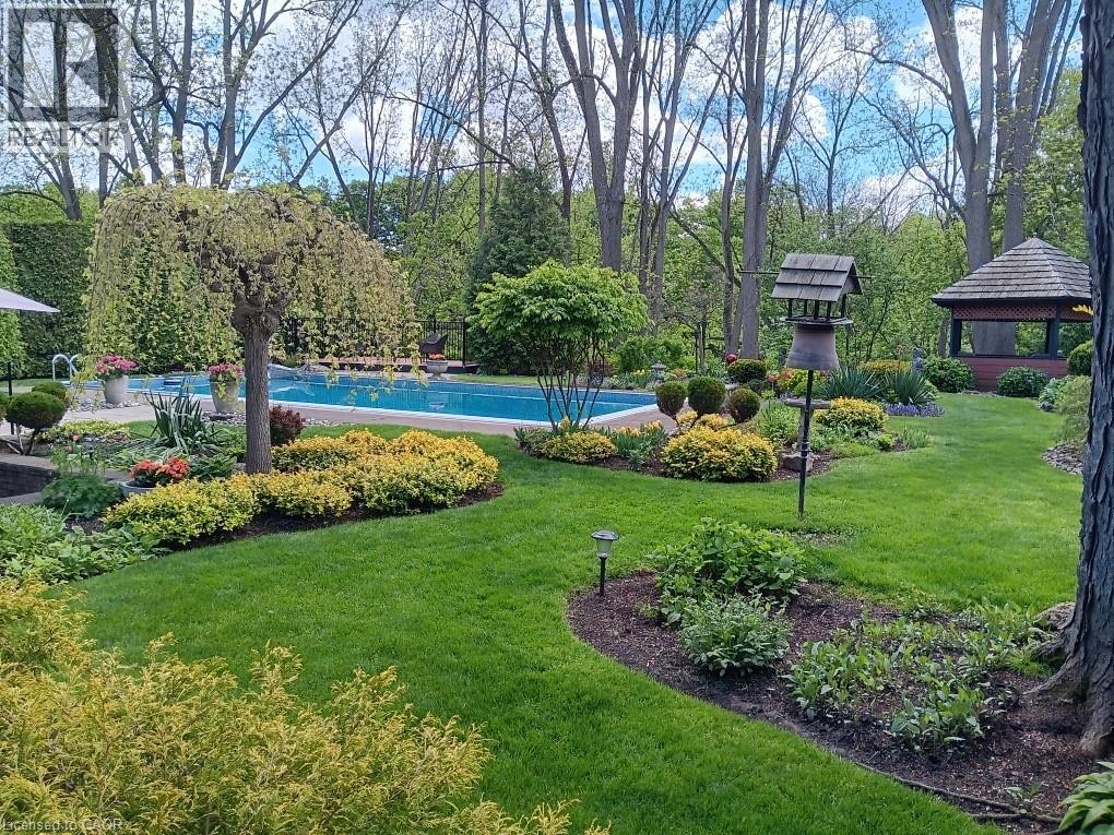 2 Walnut Grove, Dundas, Ontario L9H 3M4 - Photo 3 - 40788881