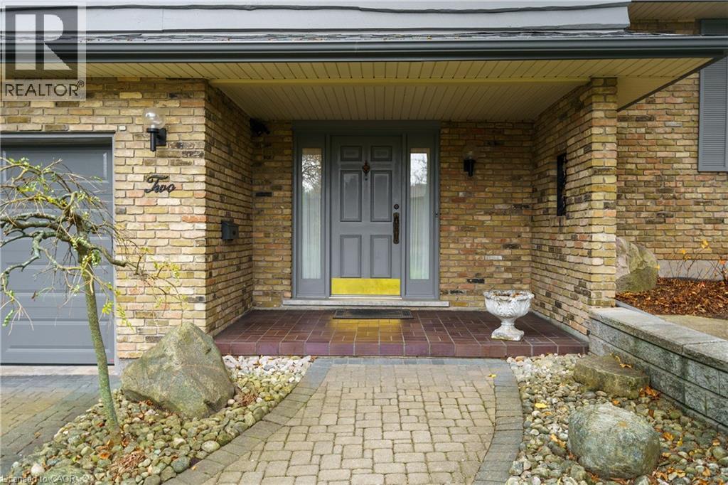 2 Walnut Grove, Dundas, Ontario L9H 3M4 - Photo 4 - 40788881