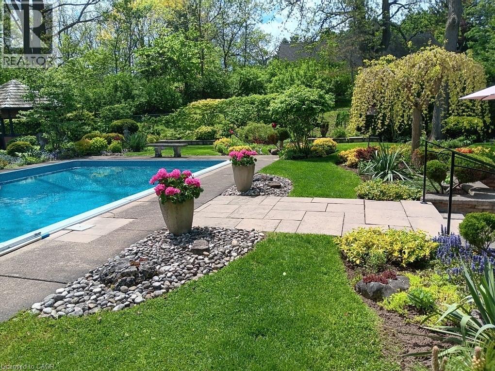 2 Walnut Grove, Dundas, Ontario L9H 3M4 - Photo 40 - 40788881