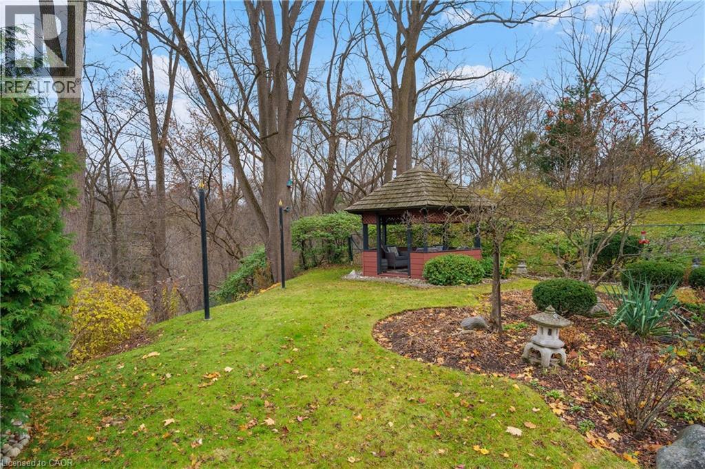 2 Walnut Grove, Dundas, Ontario L9H 3M4 - Photo 43 - 40788881