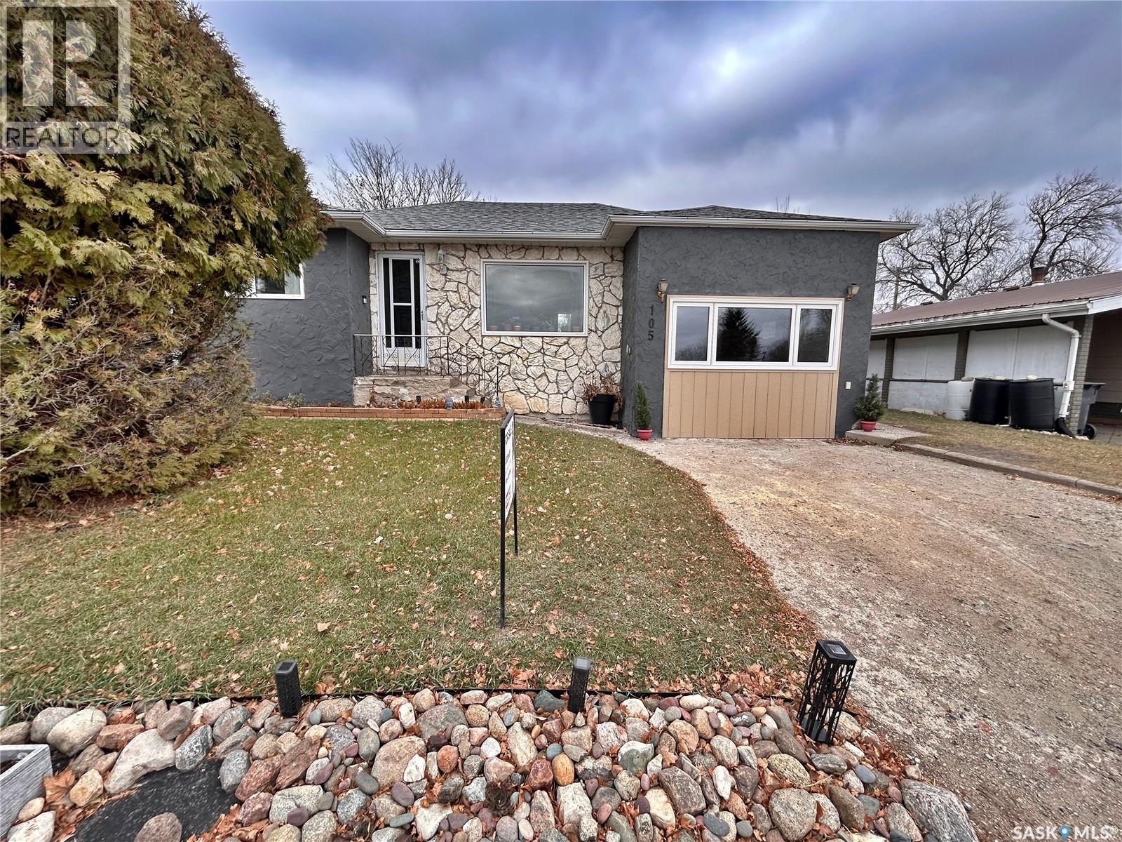 105 Railway Avenue, Wawota, Saskatchewan  S0G 5A0 - Photo 1 - SK022518