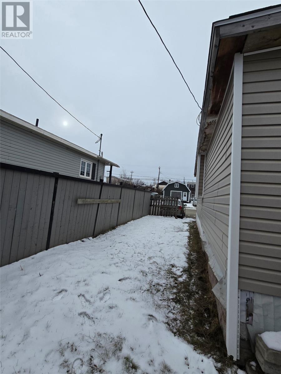 25 Walsh Avenue, Wabush, Newfoundland & Labrador  A0R 1B0 - Photo 5 - 1292697
