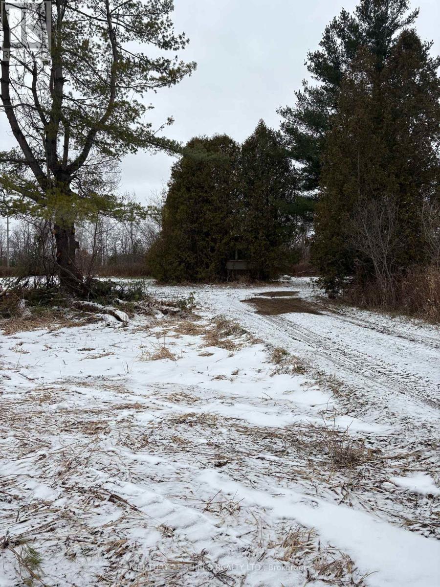 15557 Dixon Road, South Stormont, Ontario K0C 1R0 - Photo 1 - X12554682