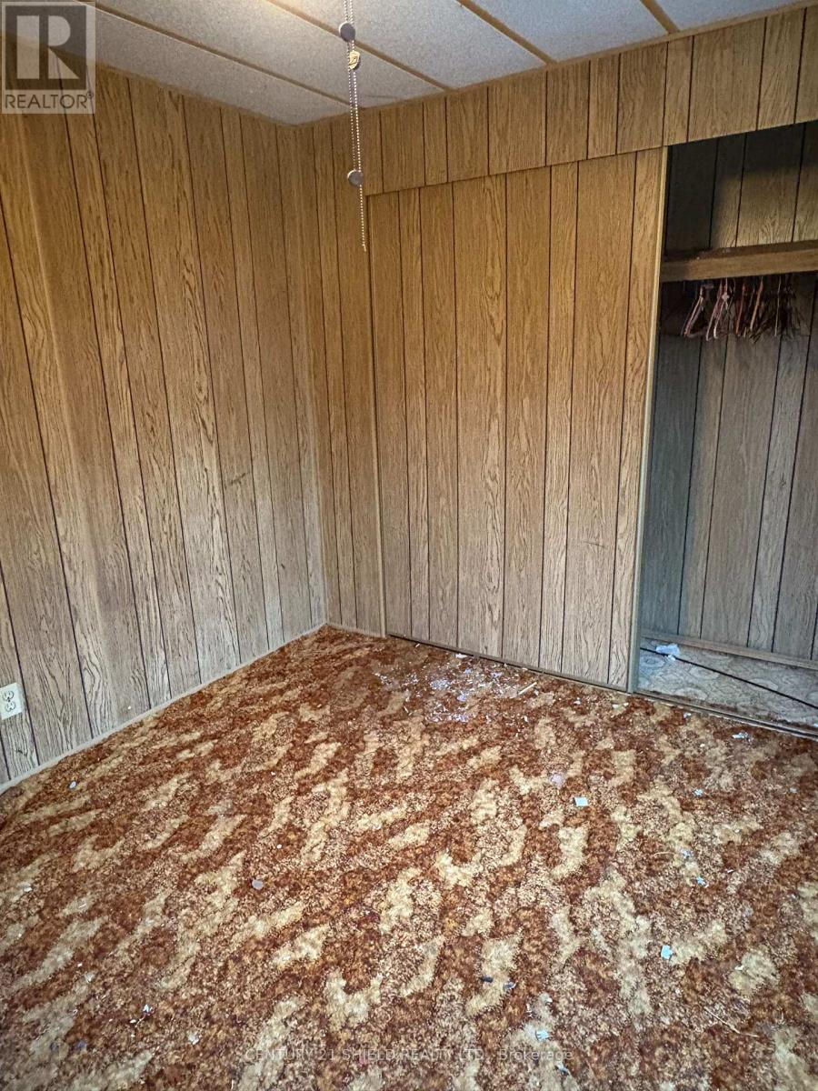 15557 Dixon Road, South Stormont, Ontario K0C 1R0 - Photo 4 - X12554682