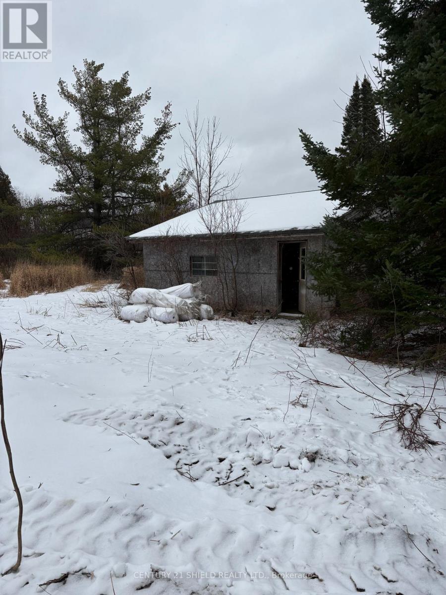 15557 Dixon Road, South Stormont, Ontario K0C 1R0 - Photo 8 - X12554682