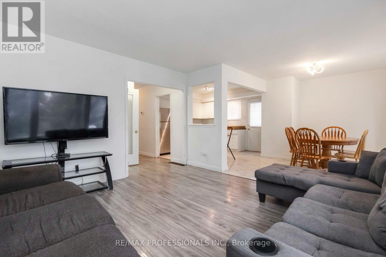 21 Caulfield Road, Toronto, Ontario  M9W 1X1 - Photo 4 - W12179137